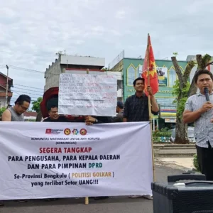 Teriakan Tangkap Bebby Hussy Menggema di Depan PN Bengkulu