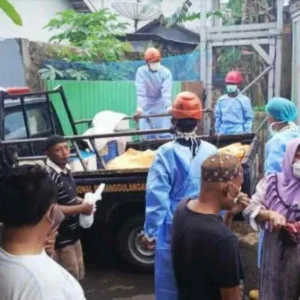 Diduga Sudah 5 Hari Meninggal, Lansia Ditemukan Membusuk Didalam Rumahnya Diduga Sudah 5 Hari Meninggal, Lansia Ditemukan Membusuk Didalam Rumahnya