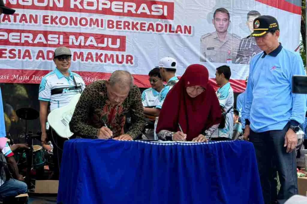 Dorong Kesejahteraan Anggota Koperasi, Yesi Yuni Astuti Teken MuO dengan KDMP Desa Sumbermanjing Malang