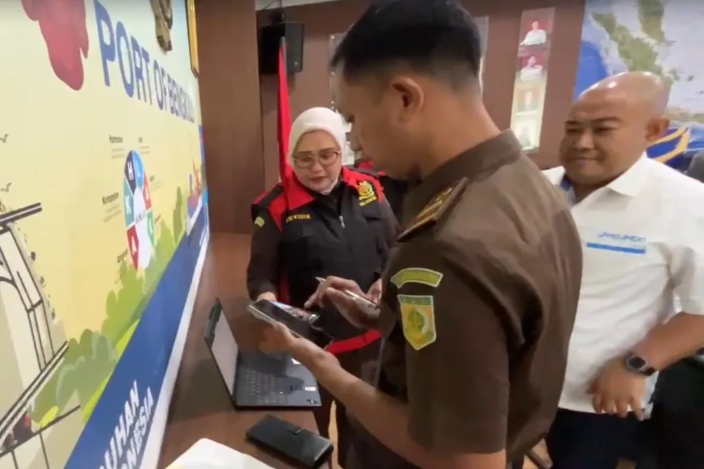 Handphone 4 Pejabat Tinggi Pelindo Regional 2 Bengkulu Disita Kejati