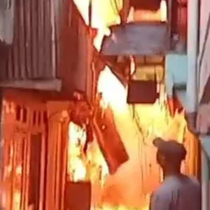 Kebakaran Hebat di Tambora: 29 Armada Damkar Jakarta Barat Dikerahkan