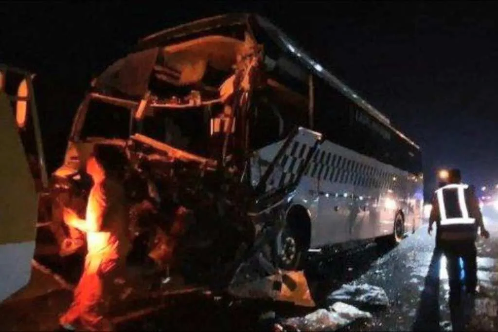 Kecelakaan Maut di Tol Cipularang KM 72: Bus AKAP Tabrak Truk, 1 Korban Tewas