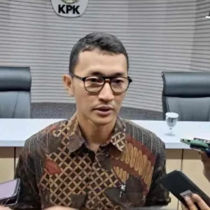 KPK Periksa 4 Tersangka Terkait Kasus Dugaan Pemerasan RPTKA di Kemenaker KPK Periksa 4 Tersangka Terkait Kasus Dugaan Pemerasan RPTKA di Kemenaker