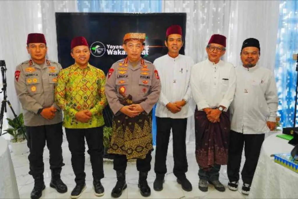Moment Kapolri Bertemu Ustad Abdul Somad dan Rocky Gerung