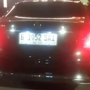 Pria Ditemukan Tak Sadarkan Diri Didalam Mobil yang Mengeluarkan Asap