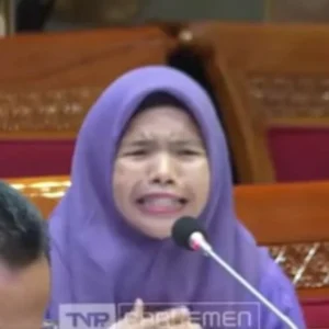 Tangis Guru Honorer R4 Asal Bengkulu Menggema di Senayan, Mengadu Nasib 11 Tahun Mengabdi Tangis Guru Honorer R4 Asal Bengkulu Menggema di Senayan, Mengadu Nasib 11 Tahun Mengabdi