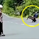 Viral! Pengendara Becak Motor Tunjukkan Aksi Freestyle Didepan Polisi