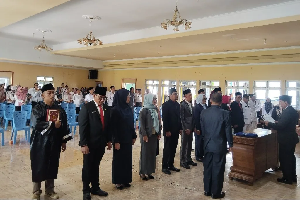 16 Pejabat Struktural Dilantik, Bupati Tekankan Kinerja Yang Baik
