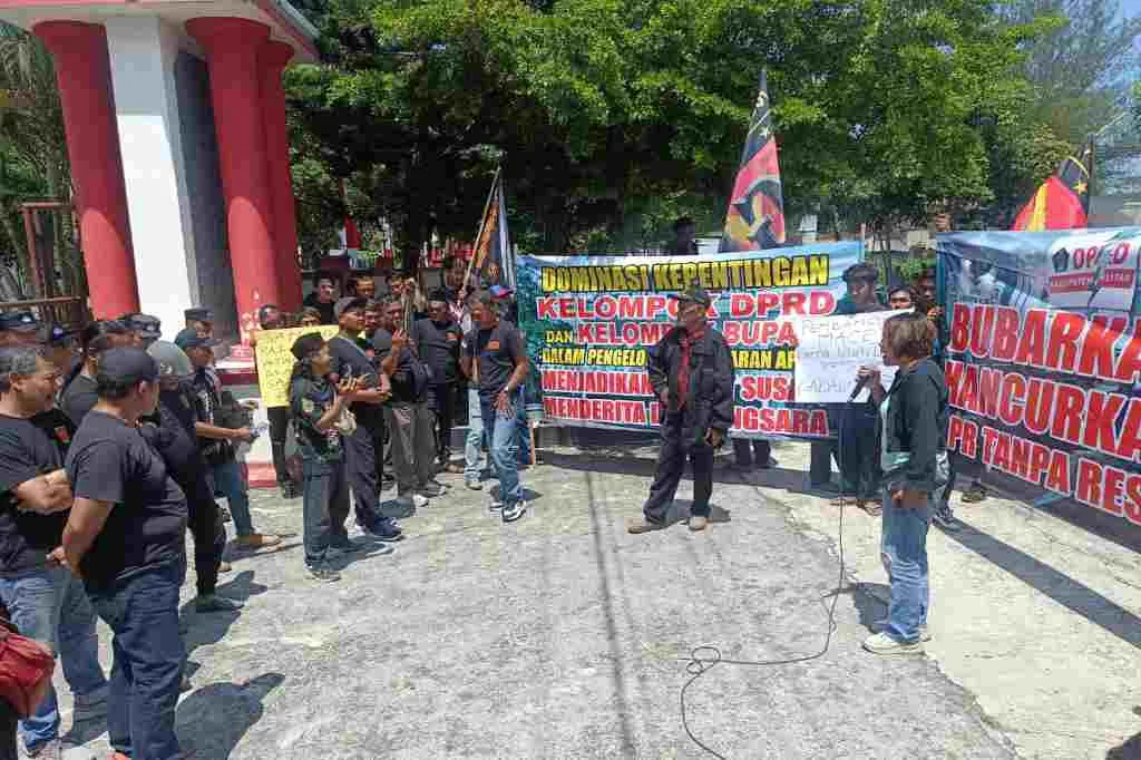 Aksi Demo LSM GPI Depan Gedung DPRD Kab Blitar: Tutut Dewan Sahkan APBD Perubahan 2025