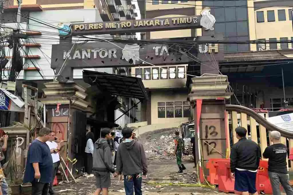 Begini Kondisi Terakhir Polres Jakarta Timur Usai Dibakar Massa