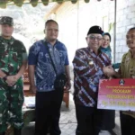 Bupati Blitar Serahkan Bantuan RTLH di Desa Krisik: Ajak Warga Semangat Gotong Royong