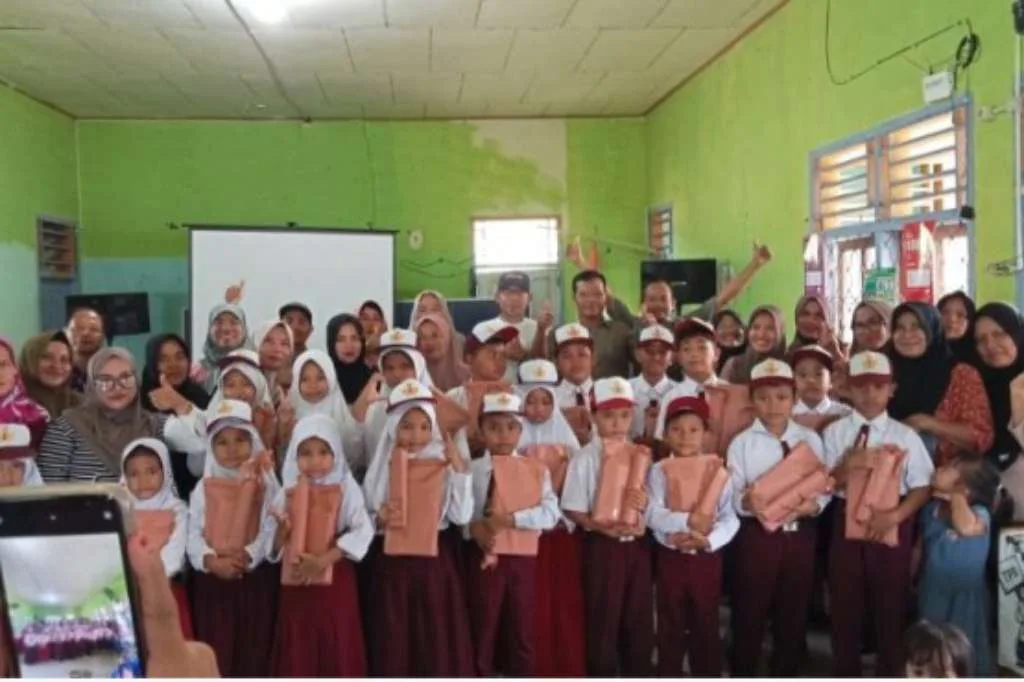 Desa Tanjung Harapan Beri Penghargaan untuk Siswa Berprestasi