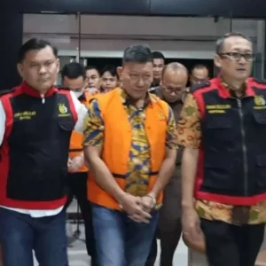 Diam-diam Cairkan Uang 71 Miliar, Adik dan Kerabat Bebby Hussy Nyusul Pakai Rompi Orange