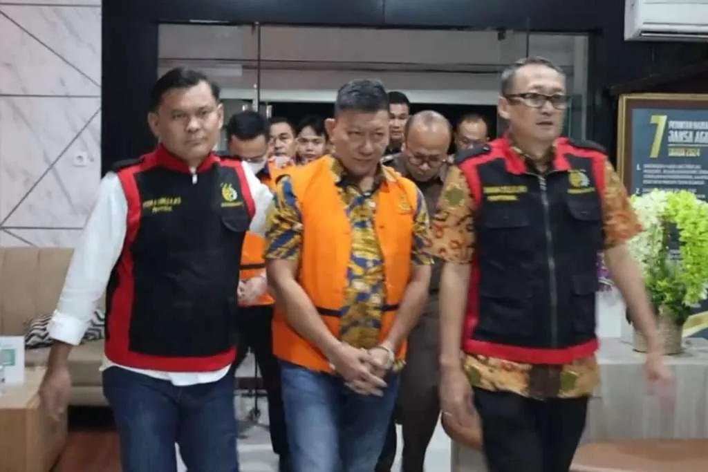 Diam-diam Cairkan Uang 71 Miliar, Adik dan Kerabat Bebby Hussy Nyusul Pakai Rompi Orange