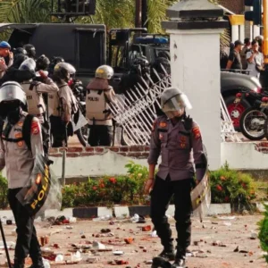 Halau Massa Aksi, Polisi Tembakkan Gas Air Mata Kearah Masjid Baitul Izzah Bengkulu
