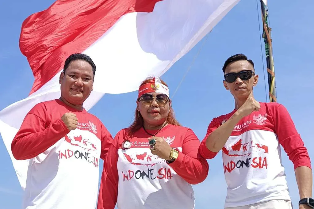 HUT RI ke-80, Gemawasbi Bengkulu Kibarkan Bendera Raksasa di Pantai Panjang