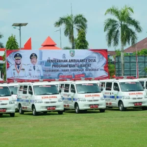 HUT RI ke-80, Gubernur Helmi Hasan Serahkan 130 Ambulans untuk Desa dan Kelurahan