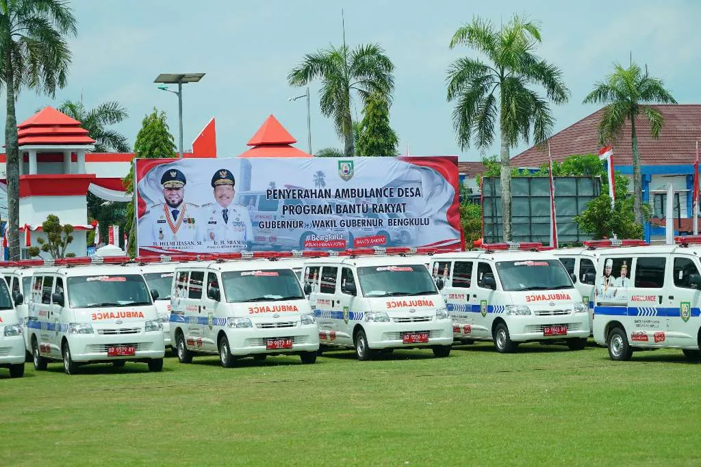 HUT RI ke-80, Gubernur Helmi Hasan Serahkan 130 Ambulans untuk Desa dan Kelurahan