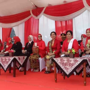 Jajaran Pimpinan DPRD Kabupaten Blitar Hadiri Peringatan HUT Ri ke 80 di Aloon Aloon Kanigoro