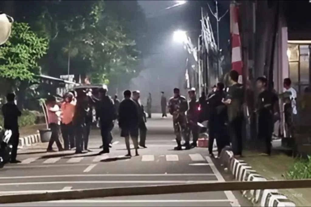 Jakarta Malam Ini: Aksi Massa Masih Bertahan di 3 Titik Lokasi