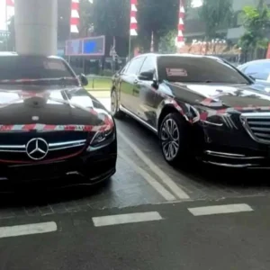Kejagung Sita 5 Mobil Mewah Milik Tersangka Bos Minyak Riza Chalid Kejagung Sita 5 Mobil Mewah Milik Tersangka Bos Minyak Riza Chalid