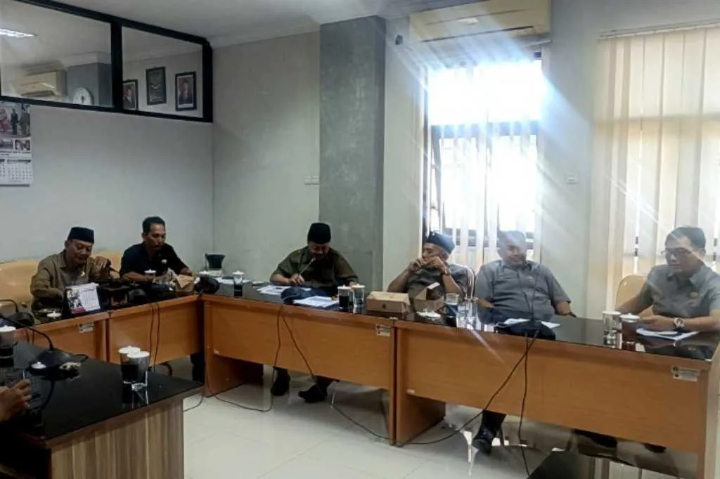 Komisi II DPRD Kabupaten Blitar Raker Bersama OPD Terkait KUA PPAS 2026