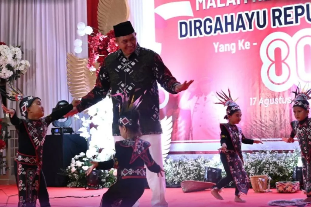 Malam Puncak HUT RI ke-80, Warga Padati Lapangan Merdeka Pagar Alam