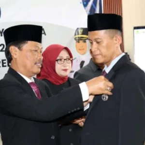 Pemerintah Kota Cirebon Anugerahkan Satyalancana Karya Satya ke 115 PNS