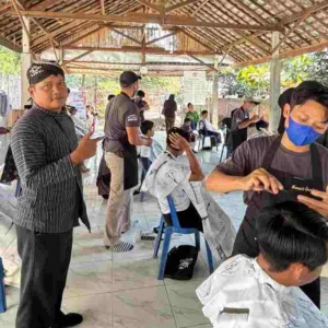 Peringati Hari Jadi Blitar ke 701: Disnaker Kab Blitar Gelar Baksos di Pondok Pesantren Roudlotul Mutaalimin