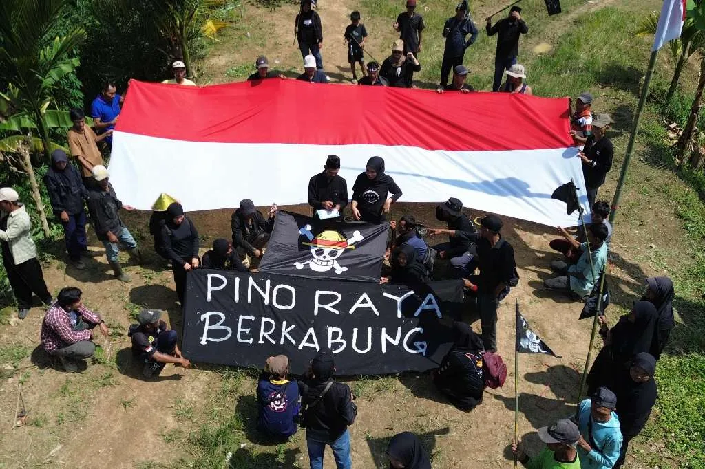Pino Raya Berkabung di Hari Kemerdekaan, Petani Kibarkan Bendera Setengah Tiang