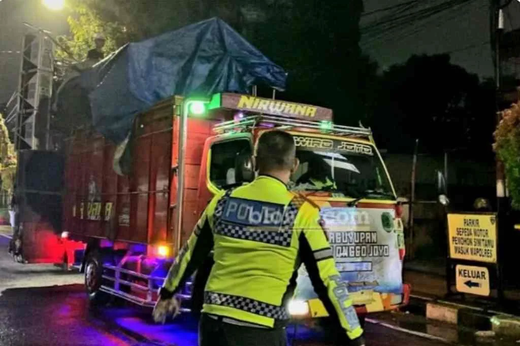 Polres Blitar Amankan Belasan Truk Sound Horeg saat Karnaval di Kedawung Polres Blitar Amankan Belasan Truk Sound Horeg saat Karnaval di Kedawung
