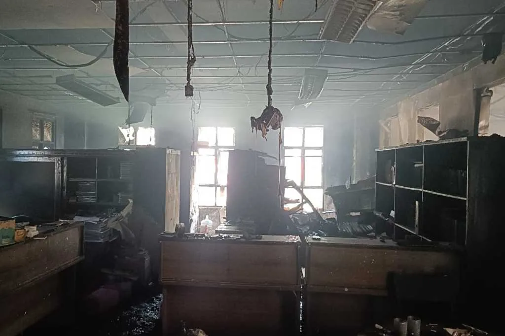 Ruangan Gedung DPRD Kabupaten Blitar Hangus Dibakar Aksi Massa