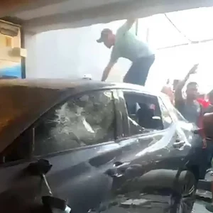 Rumah 'Sultan Tanjung Priok ' Ahmad Sahroni Diobrak-abrik Massa