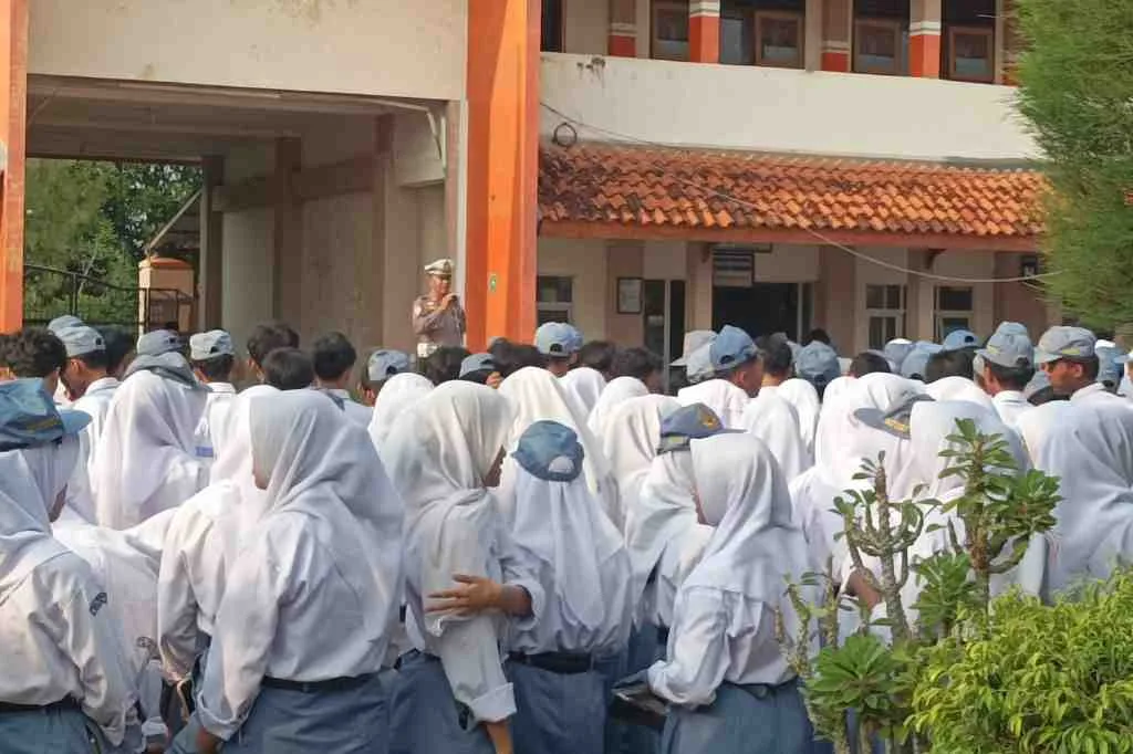 Satlantas Polres Tegal Kota Tanamkan Kesadaran Berlalu Lintas di SMA Negeri 5