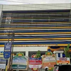 Siswi SMKN 3 Banyumas Tewas Terjatuh dari Gedung Lantai 4 Siswi SMKN 3 Banyumas Tewas Terjatuh dari Gedung Lantai 4