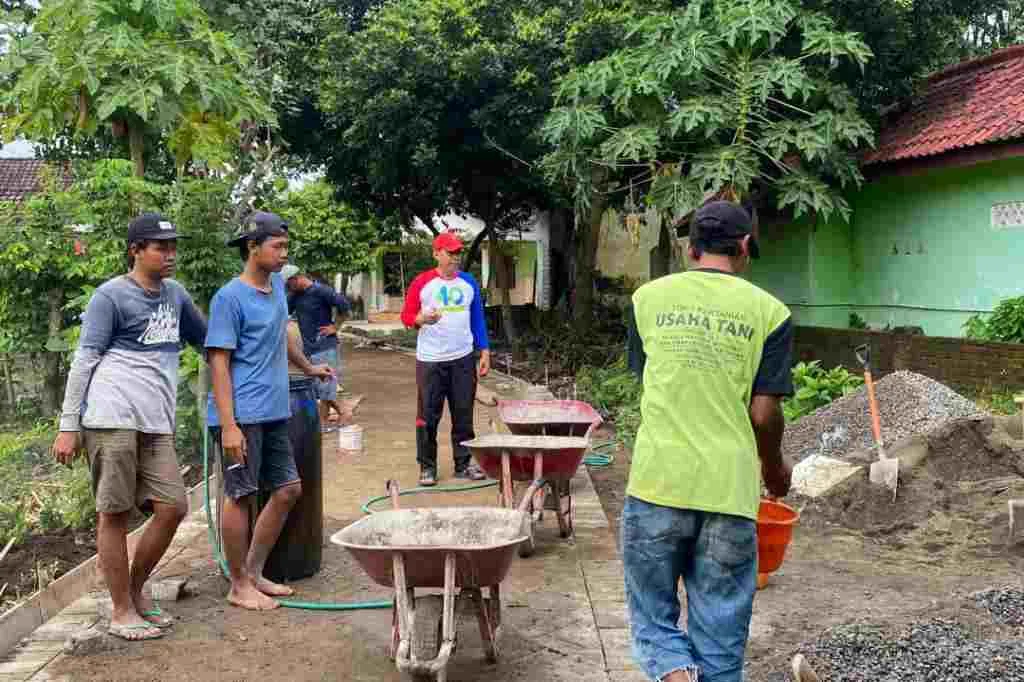 Tingkatkan Ekonomi Masyarakat, Pemdes Wonodadi Bangun Infrastruktur Jalan Paving