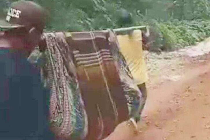 Ibu Keguguran Ditandu 5 Km, Jalan Rusak di Kaur Jadi Alarm Gagalnya Pemda Kelola Anggaran Ibu Keguguran Ditandu 5 Km, Jalan Rusak di Kaur Jadi Alarm Gagalnya Pemda Kelola Anggaran