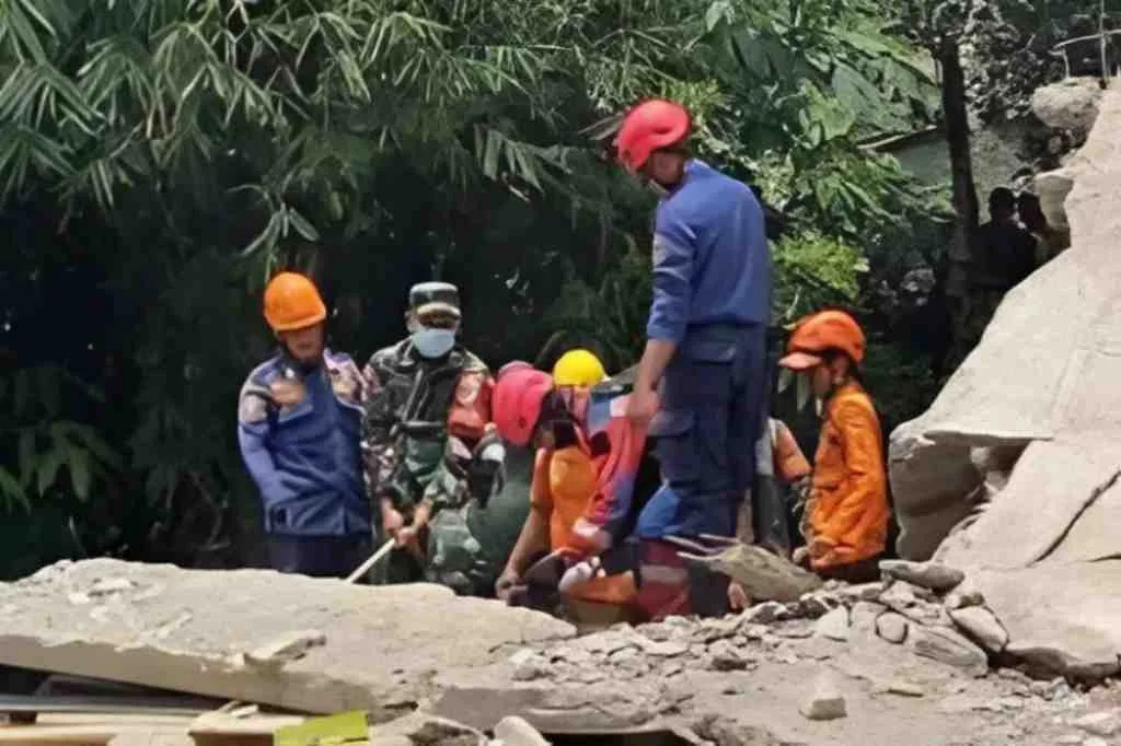 Bangunan Majelis Taklim di Ciomas Bogor Ambruk, 3 Orang Meninggal Dunia