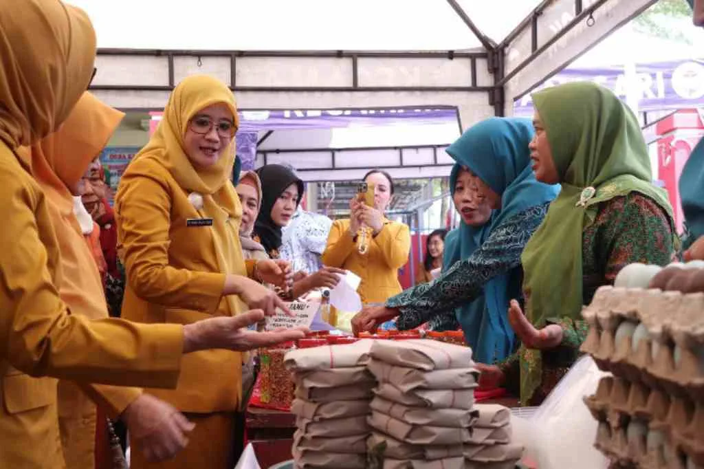 BKOW Jateng Dorong Kemandirian Ekonomi Perempuan Brebes Lewat Olahan Bawang Merah