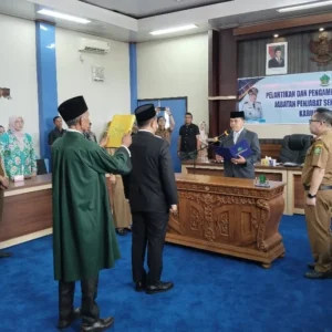 Bupati Lebong Lantik Syarifudin Jadi Pj Sekda Bupati Lebong Lantik Syarifudin Jadi Pj Sekda