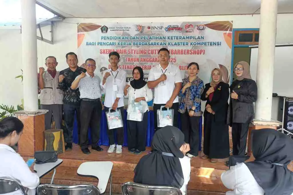 Disnaker Kab Blitar Gelar Pelatihan Bersertifikasi BNSP, Persiapkan Barber Adopsi Teknologi Modern