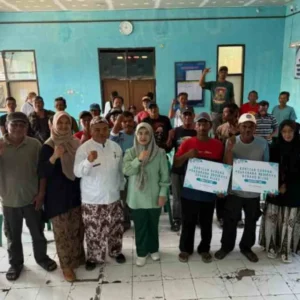 Pemkot Cirebon Dukung Budidaya Kerang Hijau dengan Penyerahan Rumpon