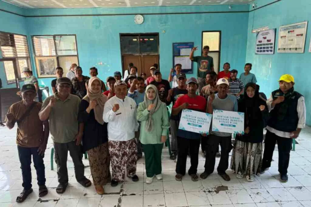 Pemkot Cirebon Dukung Budidaya Kerang Hijau dengan Penyerahan Rumpon