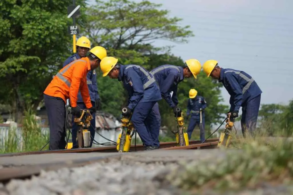 PT KAI Daop 3 Cirebon Ungkap Penyebab Keterlambatan Kereta Api