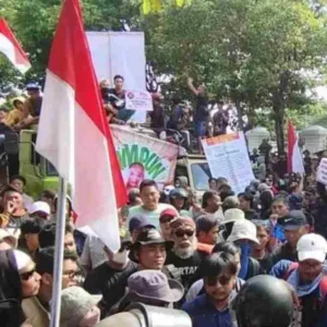 Ratusan Warga Pati Kembali Gelar Demo, Tuntut Bupati Sudewo Mundur