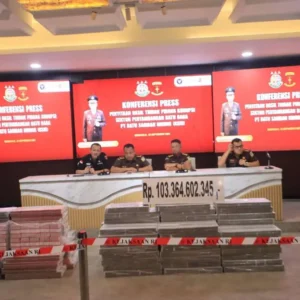 Rekor Baru Korupsi Bengkulu, Uang Ratusan Miliar Dipamerkan di Meja Kejati Rekor Baru Korupsi Bengkulu, Uang Ratusan Miliar Dipamerkan di Meja Kejati