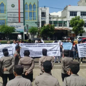 Unjuk Rasa Kejati Bengkulu, AMBB Desak Transparansi Penanganan Kasus Besar Mega Mall Hingga Merah Putih