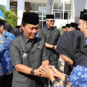 Wali Kota Cirebon Effendi Edo Kukuhkan 233 PNS dan PPPK