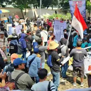 Warga Pati Demo di KPK Ratusan Massa Desak Penanganan Suap Bupati Sudewo Warga Pati Demo di KPK: Ratusan Massa Desak Penanganan Suap Bupati Sudewo
