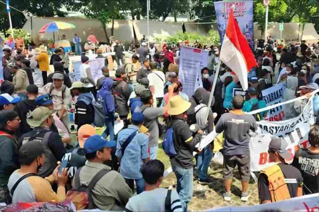 Warga Pati Demo di KPK: Ratusan Massa Desak Penanganan Suap Bupati Sudewo